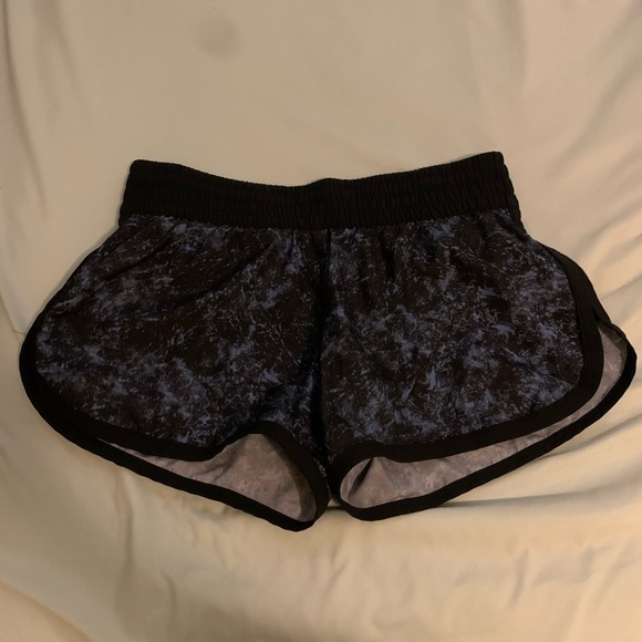 Under Armor Semi-Fitted Heat Gear Run Shorts with Inner Lining - Size Small - Picture 3 of 10